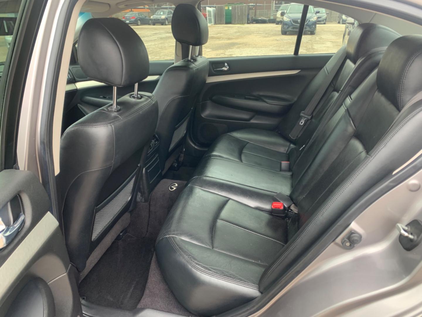 2008 Gray /Black Infiniti G35 Base (JNKBV61E28M) with an 3.5L V6 DOHC 24V engine, Automatic transmission, located at 1830 North Belt Line Road, Irving, TX, 75061, (469) 524-0199, 32.834373, -96.993584 - Photo#8